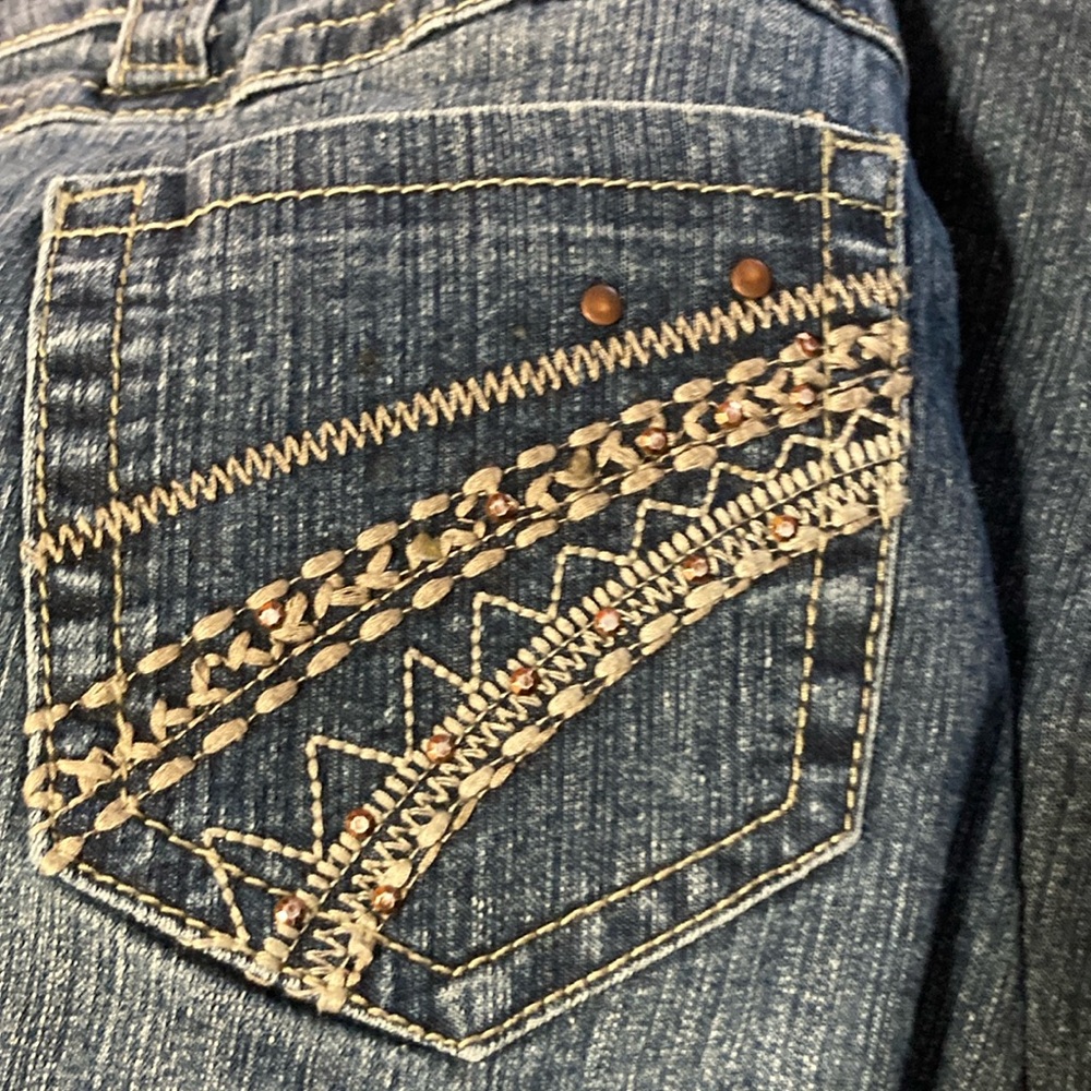 Roz & Ali Petite 12 Comfort Stretch Straight Leg Embellished Back Pocket Jeans - Picture 2 of 7